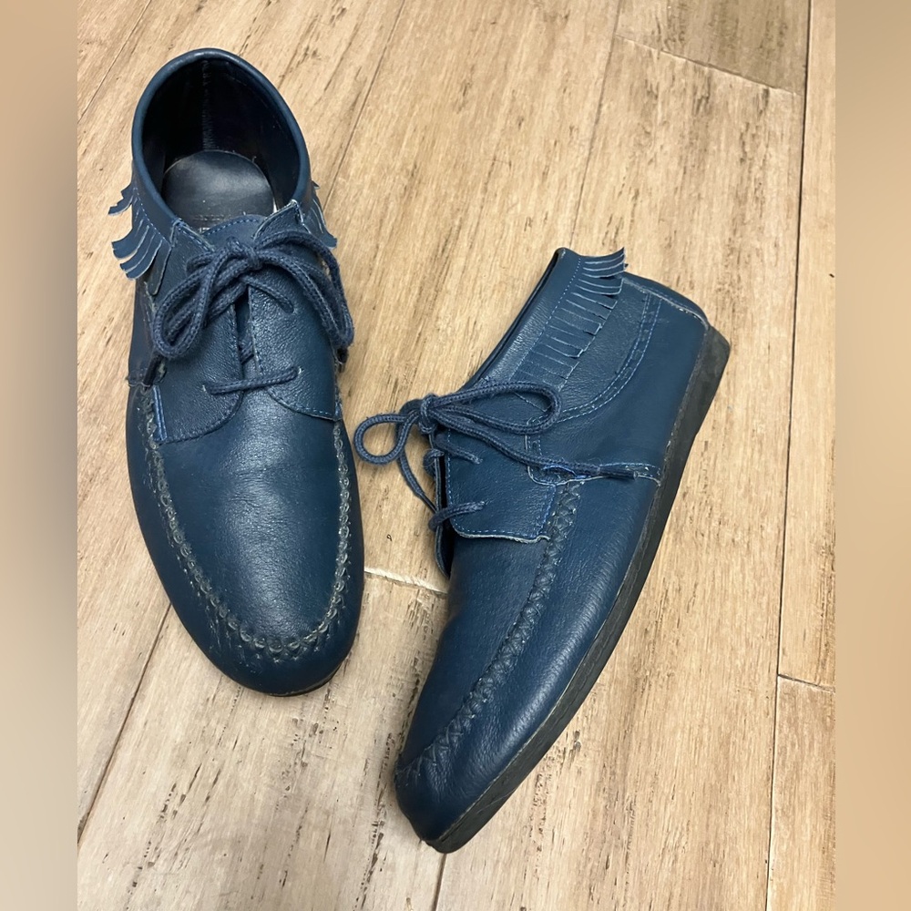 Hunters Run women’s blue leather lace up moccasin  shoes . Size 8.5